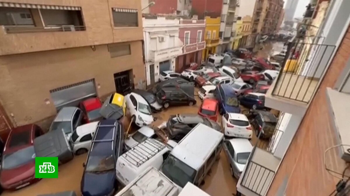    В Испании объявлен траур    из-за    гибели людей при потопе