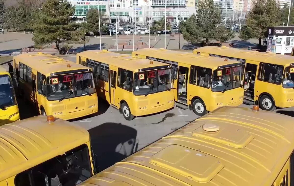    Демешин передал 34 автобуса для школьников в районы Хабаровского края