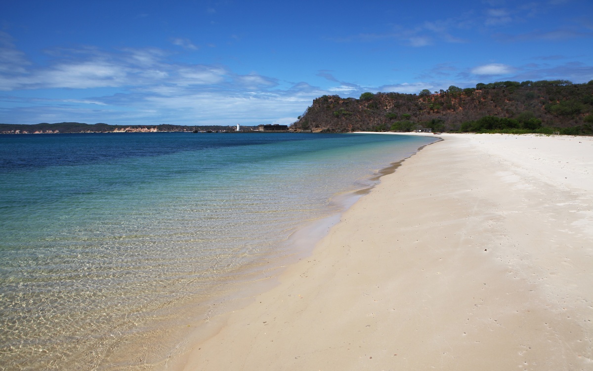 Скалолазание на острове Мадагаскар, уединённая бухта - место бывшей военной базы