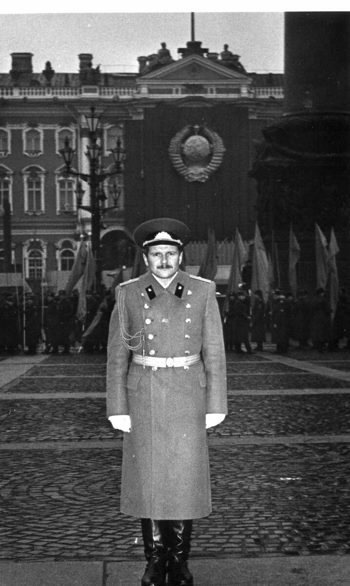 Фото после парада на Дворцовой площади (1985 год)