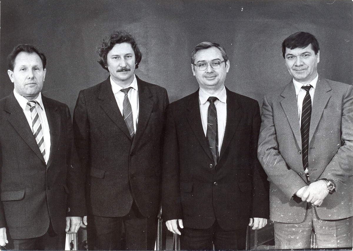 Слева направо: 1. Зацепин Александр Яковлевич. 2. … 3. … 4. Климашин Анатолий Викторович – заместитель секретаря парткома КАМАЗа.