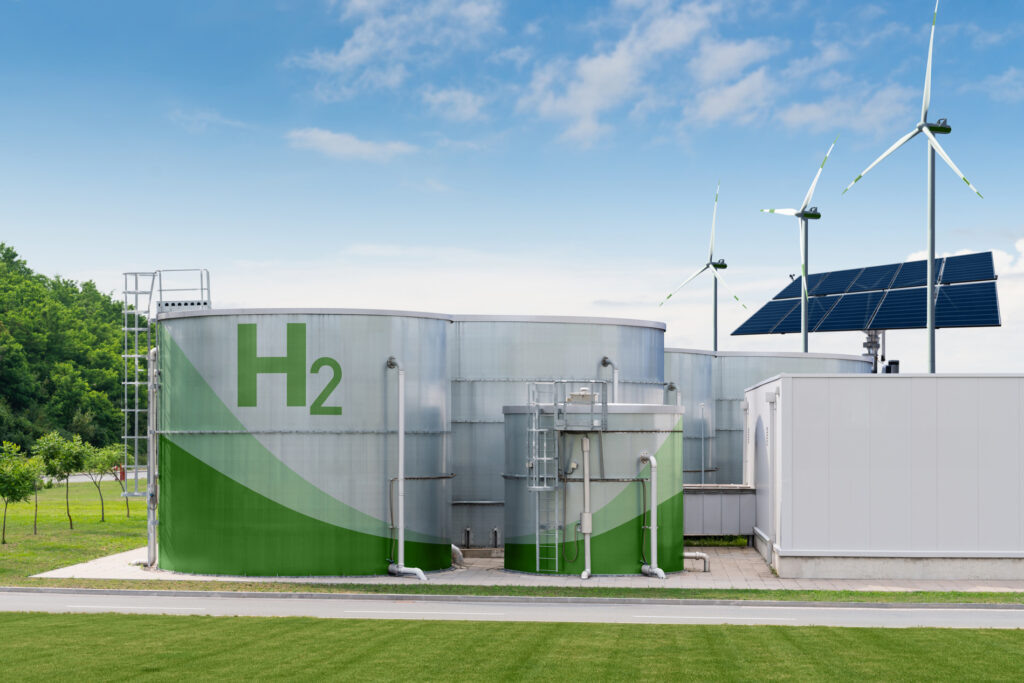    Резервуары с зеленым водородом. Фото iStock