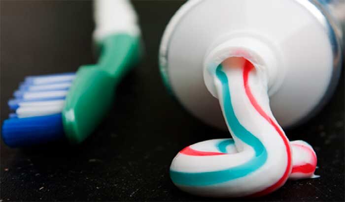 Что входит в состав зубной пасты и как она работает?