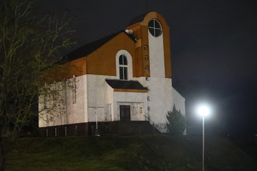     День всех святых и День поминовения усопших отмечают католики в первые дни ноября