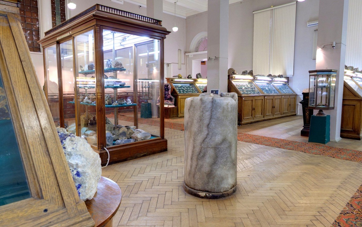 Один из залов музея с соляным столбом. Фото: kudamoscow.ru