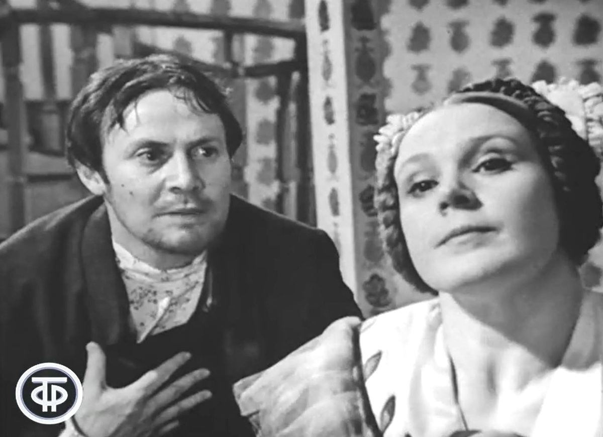 Кадр из телевизионного спектакля "Свои люди - сочтемся!" (1970)