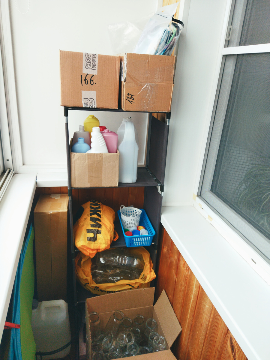 Храню вторсырье на балконе