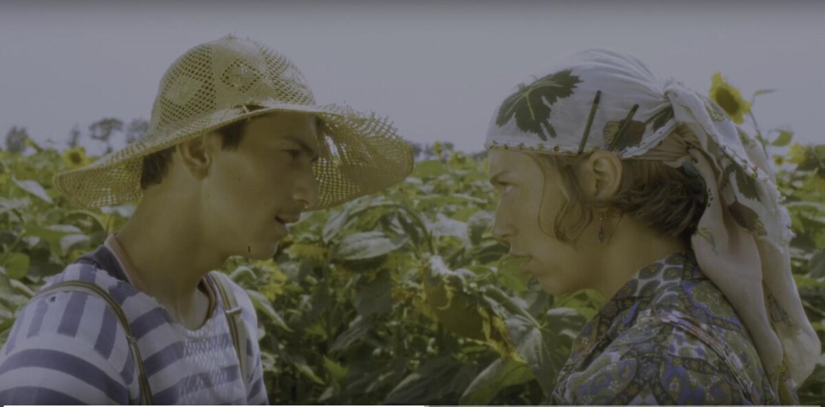    Кадр из фильма "Чёрная кошка, белый кот" (1998, режиссёр Эмир Кустурица)