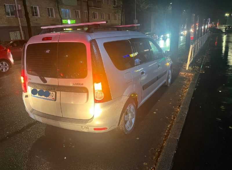    Пешеход в Петрозаводске попал под машину, хотя переходил дорогу по правиламГАИ Петрозаводска