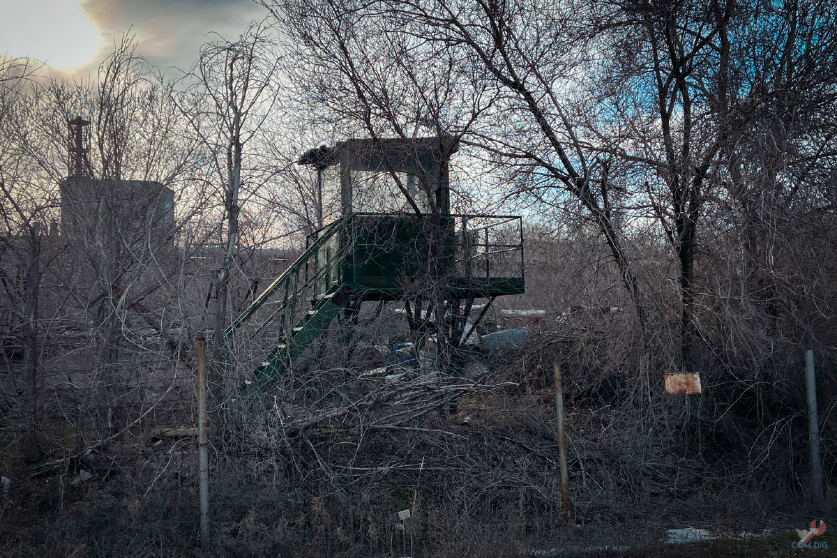 Пустое караульное помещение. 