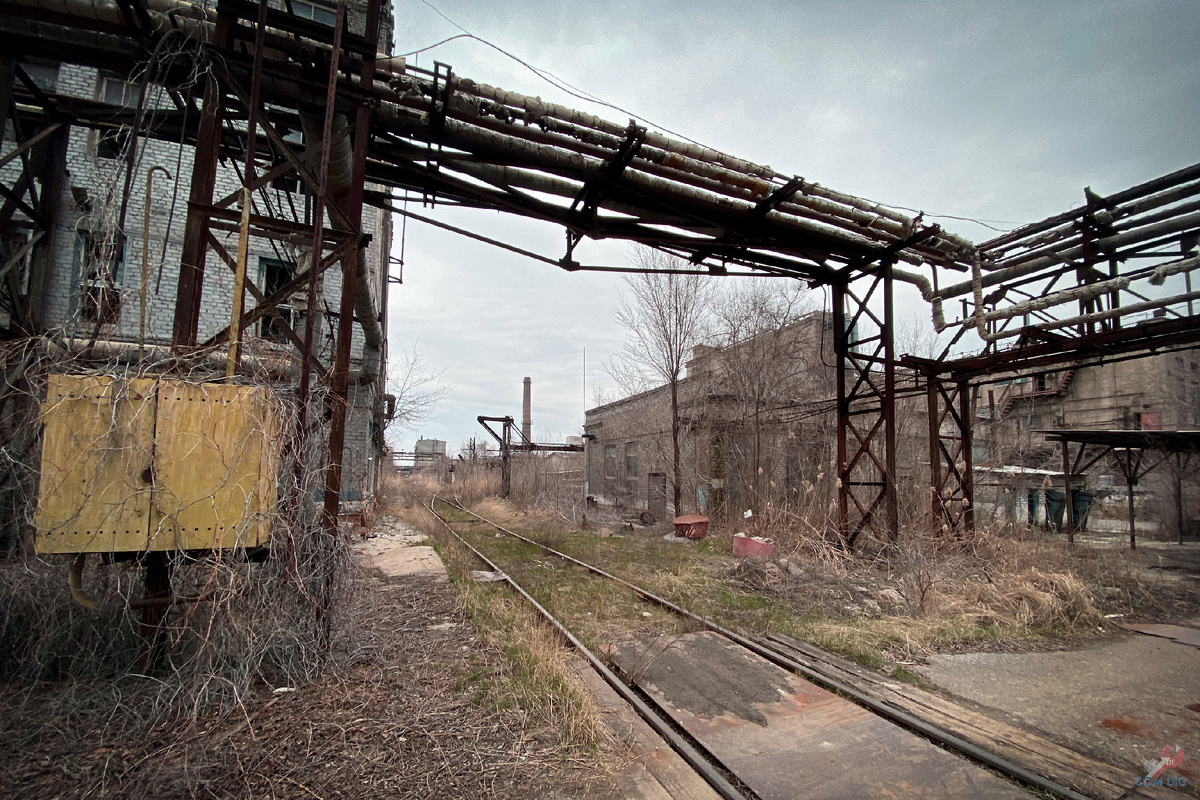 Территория завода. 