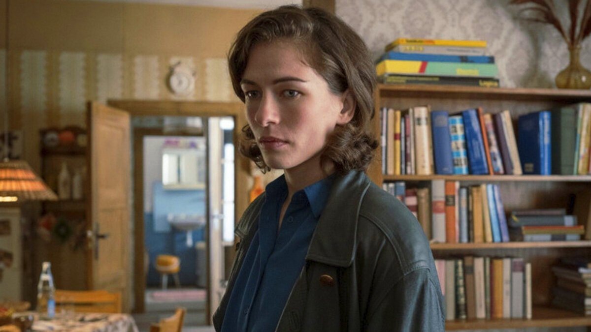 Кадр из сериала. Героине, по сценарию, 32 года. Актрисе, кстати, было столько же момент съёмок. Оказывается, так можно было?!