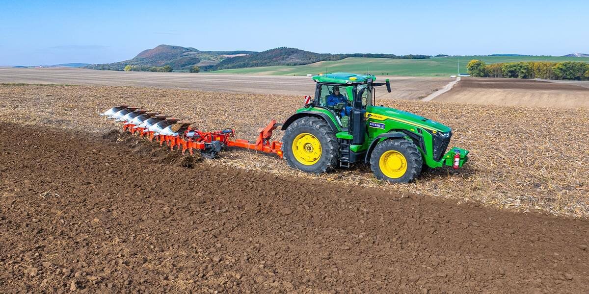 Оборотный плуг на опорном колеса Multi-leader XT 