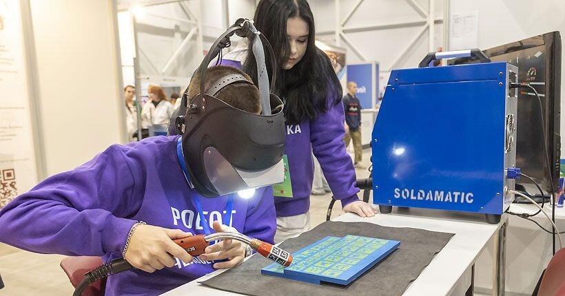 Современные технологии позволяют начать осваивать ту или иную профессию практически в любом возрасте. 