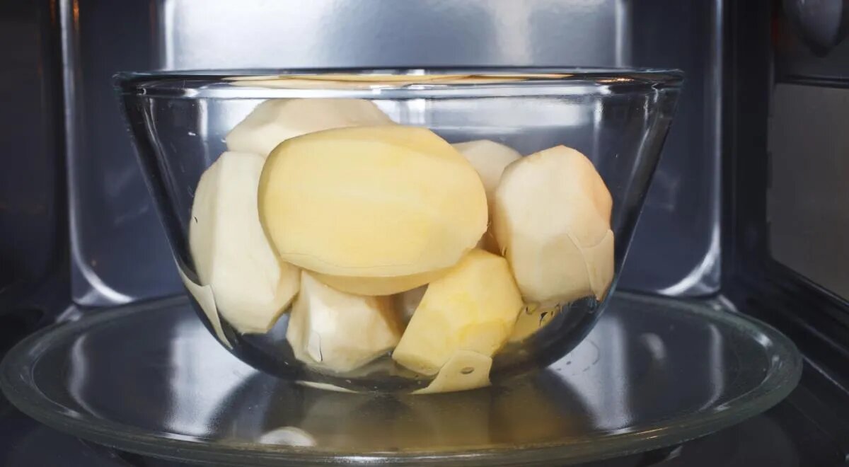   Для большей части рецептов нужно всего ничего: подходящая посуда, зубочистки и картошка