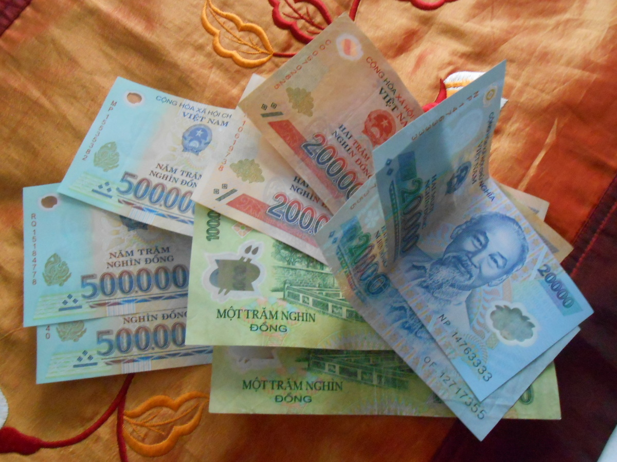 Вьетнамская национальная валюта-донги.SunTravel (с)