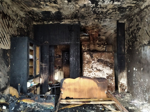    В Кумёнах сотрудники МЧС вынесли двух человек из огня