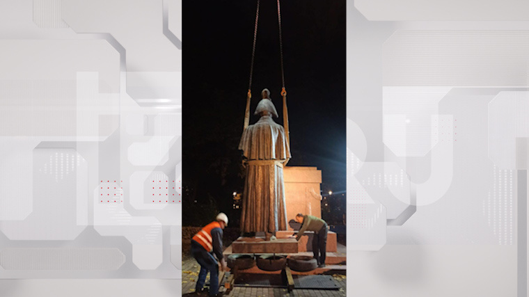    Демонтаж памятника полководцу Михаилу Барклай-де-Толли в Риге.Фото: Соцсети