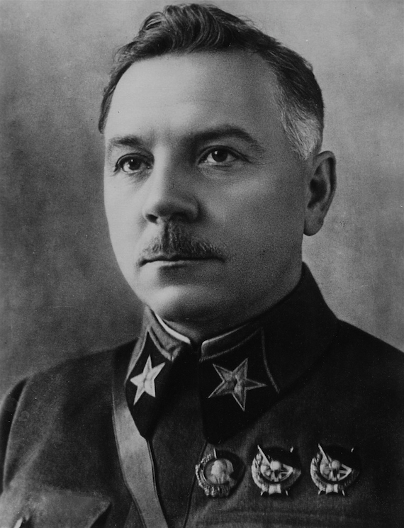 Климент Ефремович Ворошилов (1881—1969) — народный комиссар по военным и морским делам СССР (06.111925—20.06.1934), народный комиссар обороны СССР (20.06.1934—07.05.1940), Маршал Советского Союза (1935).