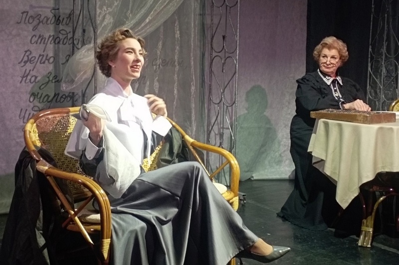    Премьера спектакля "Бунин. Рассказы о любви" прошла 30 октября. В основу постановки легли рассказы "Легкое дыхание", "Холодная осень" и "Темные аллеи"