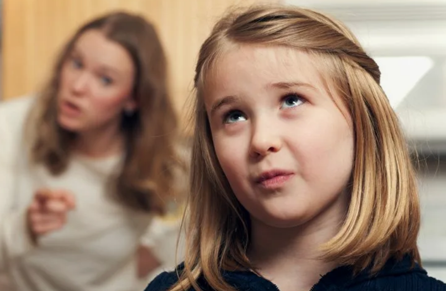 Так обидно, когда самый дорогой человек на свете тебя не понимает.