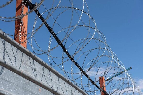 Ограждение здания СИЗО-72 в Алматы