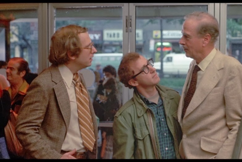 Marshall McLuhan (справа) в фильме Annie Hall