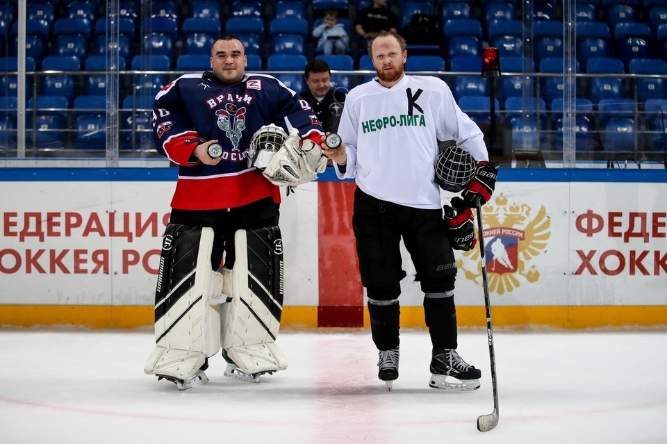    Максим Исайкин (на фото - справа) был выбран капитаном команды на турнире в Сочи. Фото Федерации хоккея России
