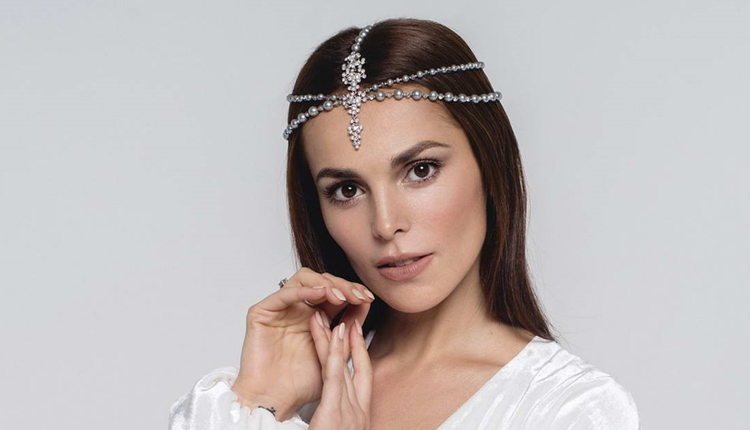 Сати Казанова с дочкой выписались из роддома