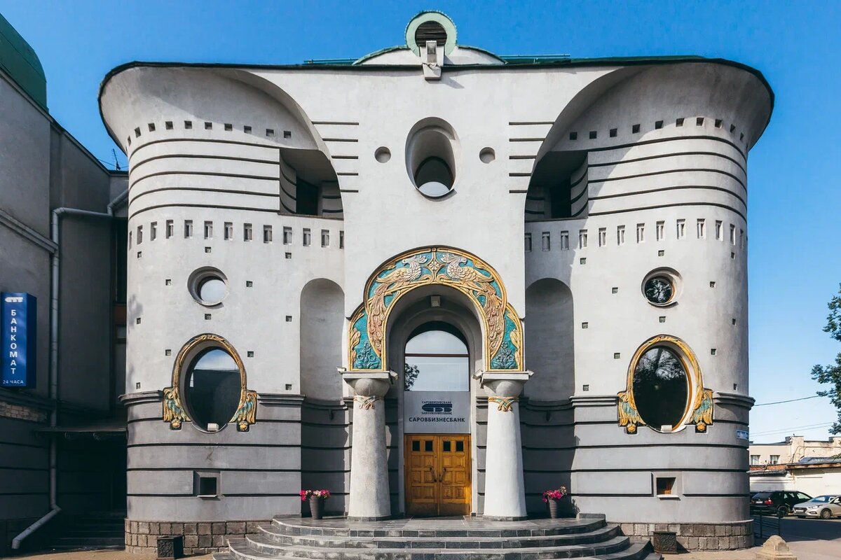 Здание банка на улице Малой Покровской