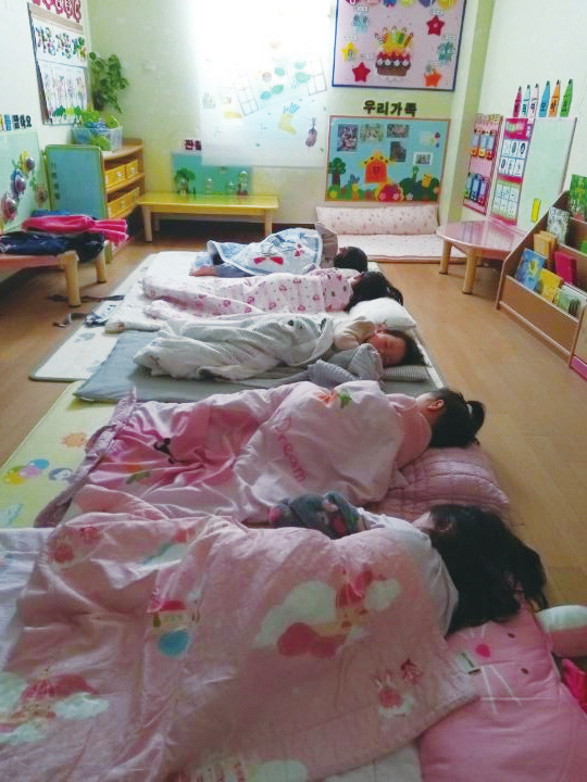 Дневной сон в садике Кореи
