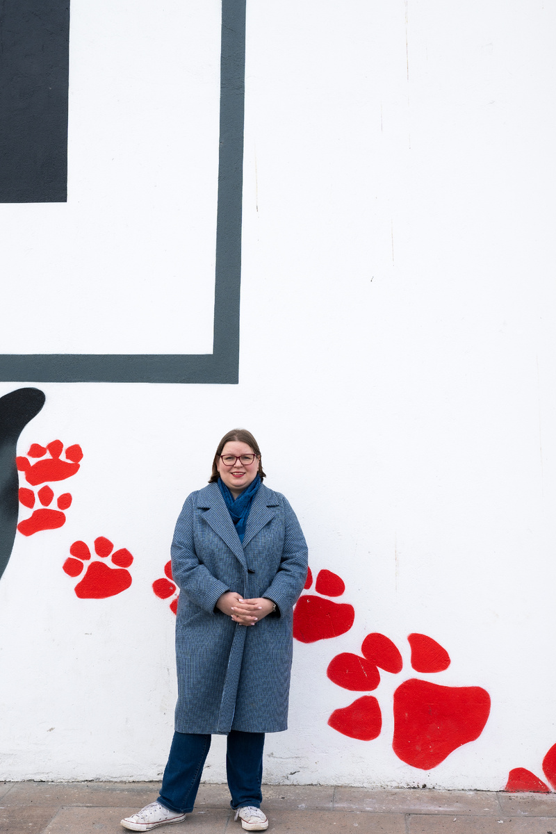 Всем привет! Меня зовут Елена Сокол и я логопед-практик я помогаю обычным мамам из нашей с вами жизни заниматься со своими детьми самостоятельно. Я адепт и практик семейного образования