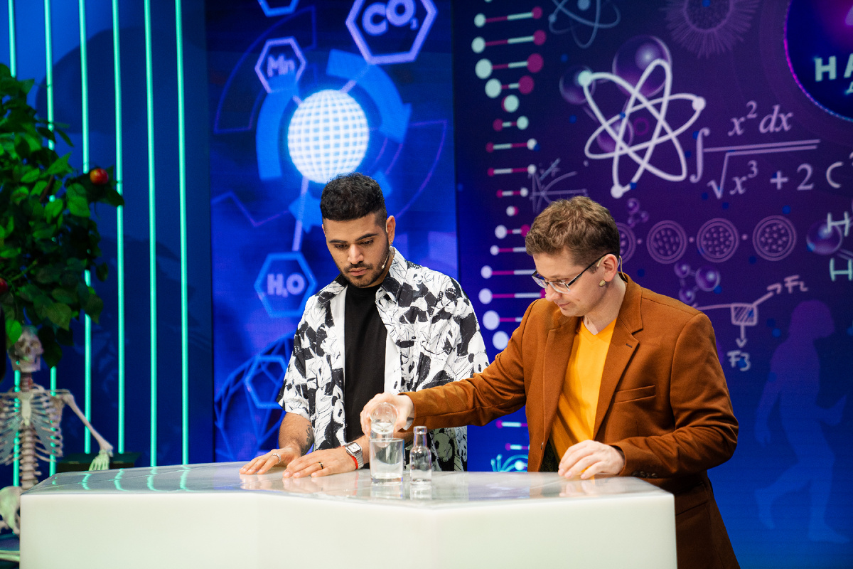 Ведущие шоу "Наука для всех" Роман Каграманов и Алексей Федоров
