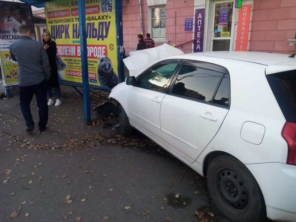    ДТП на пр. Строителей. Источник: предоставлено прокуратурой Алтайского края