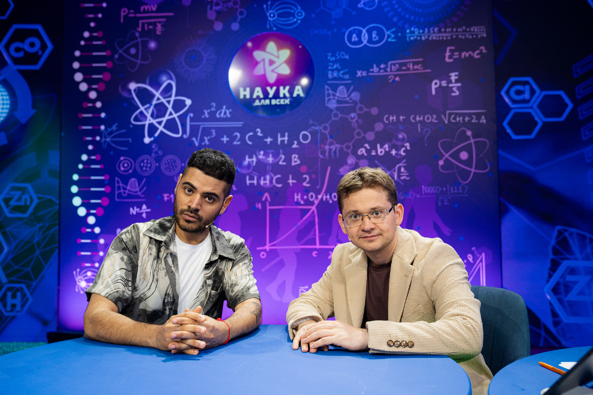 Ведущие шоу "Наука для всех" Роман Каграманов и Алексей Федоров