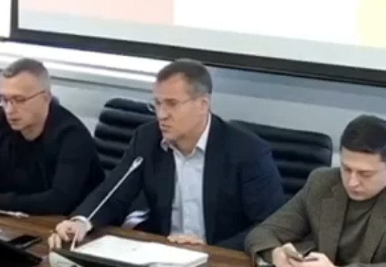 Депутат забылся и стал говорить по-русски... 