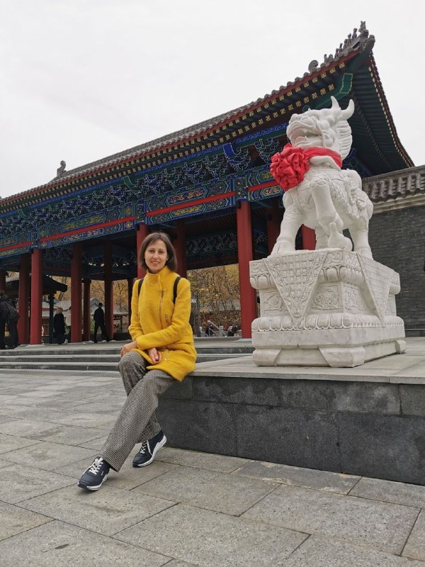 Возле главного входа в парк