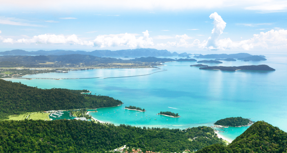 На портале Ratanews появилась статья что Россияне начали активно бронировать туры на Новый год! Не упускайте и вы свою возможность 