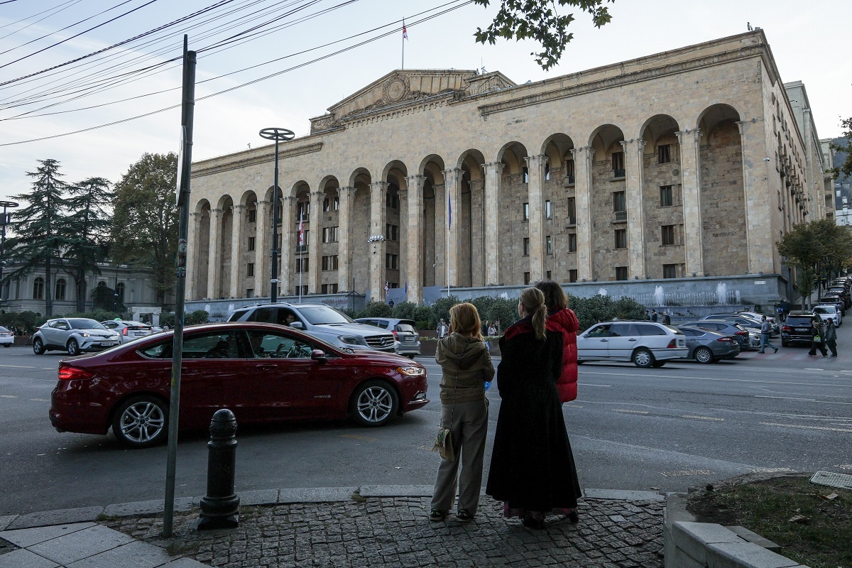    Тбилиси, вид на здание парламента