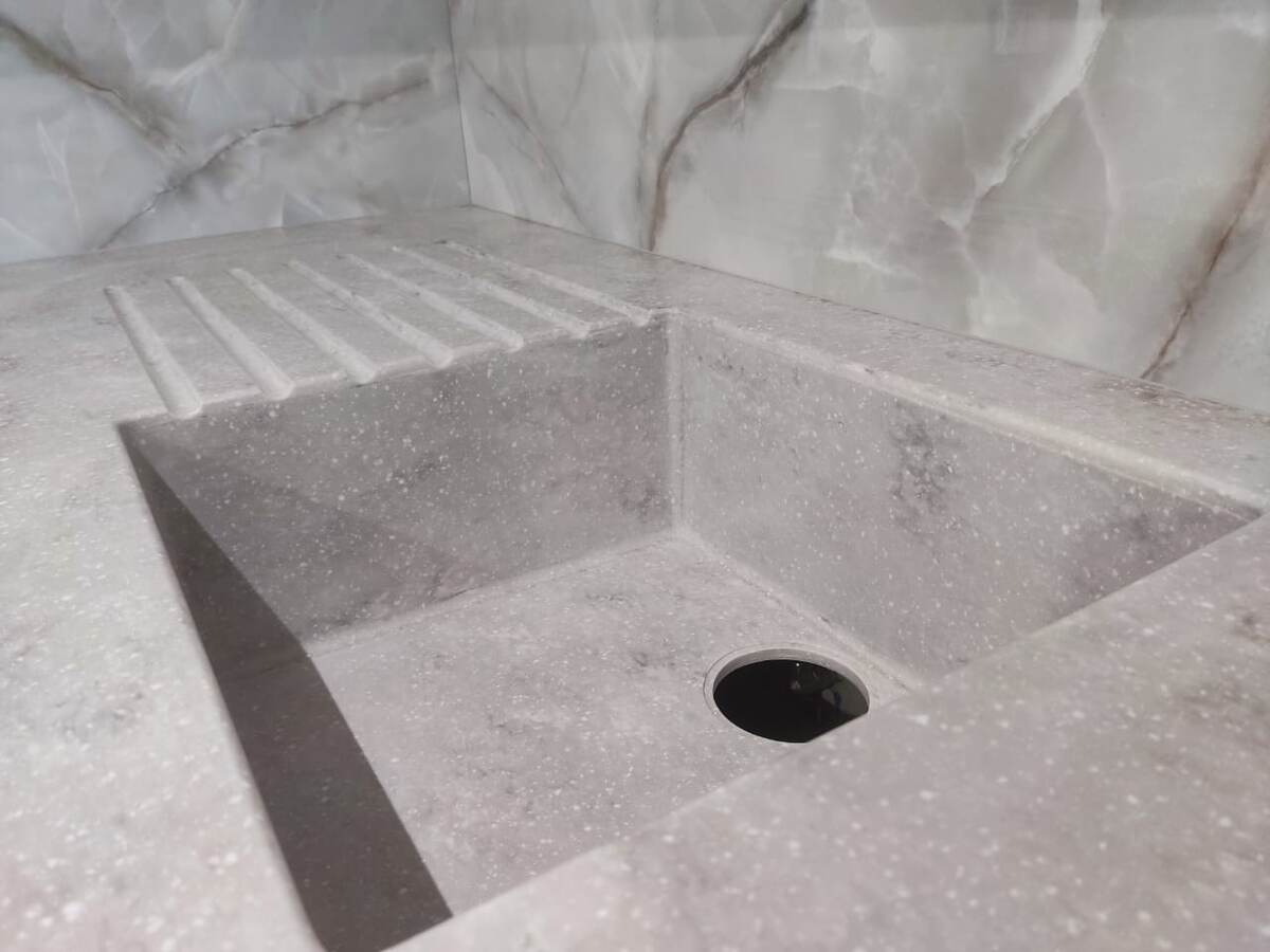 столешница с раковиной из акрилового камня