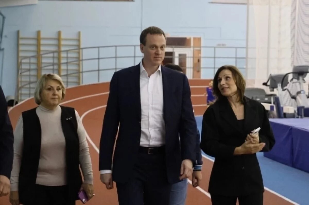    Губернатор Павел Малков посетил обновлённый манеж «Юность»