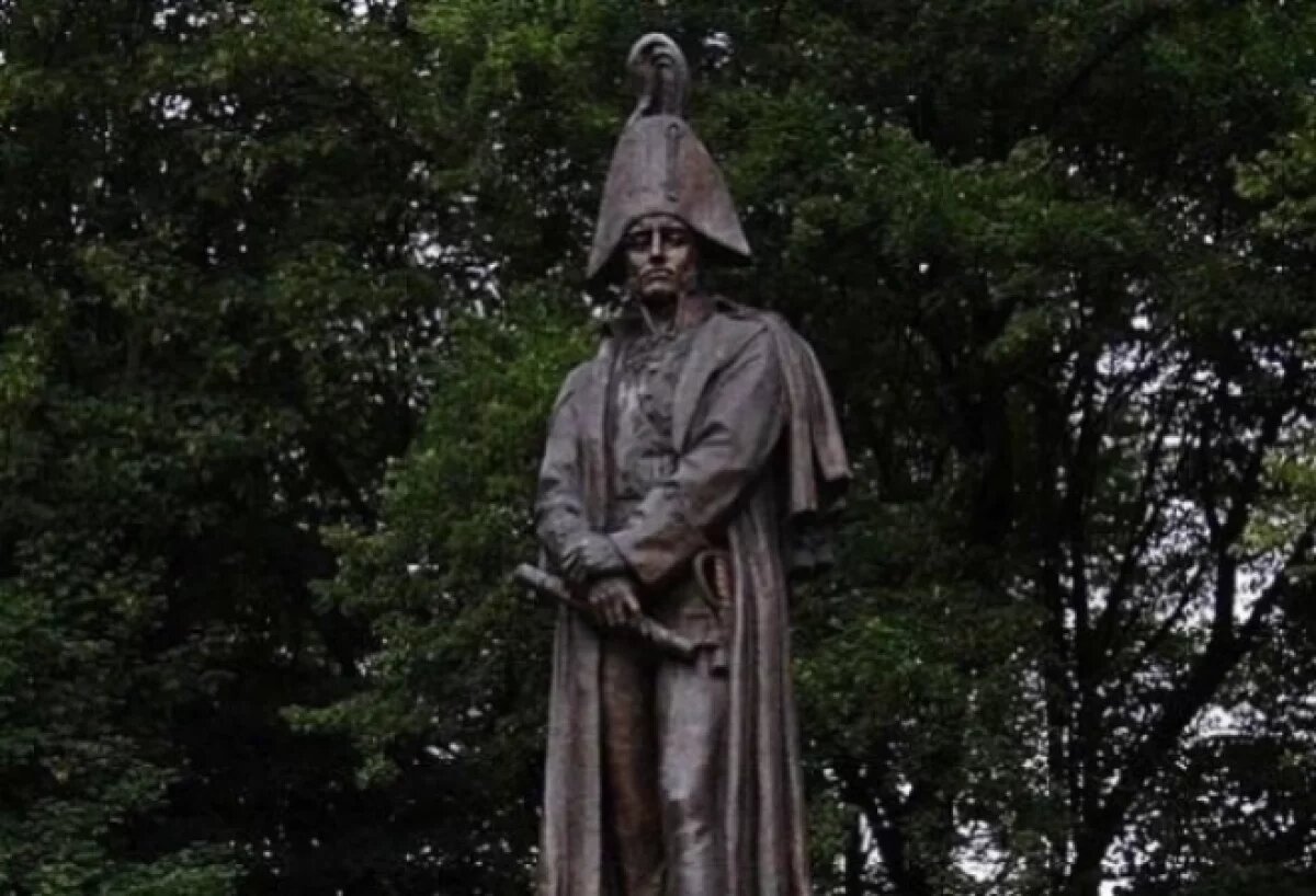    В Латвии демонтировали памятник русскому военачальнику Барклаю-де-Толли