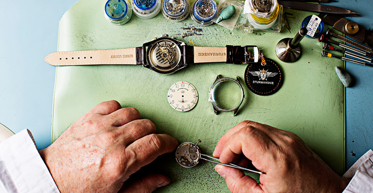 До сих пор часы «Штурманские» собирают вручную. Фото с сайта sturmanskie.ru