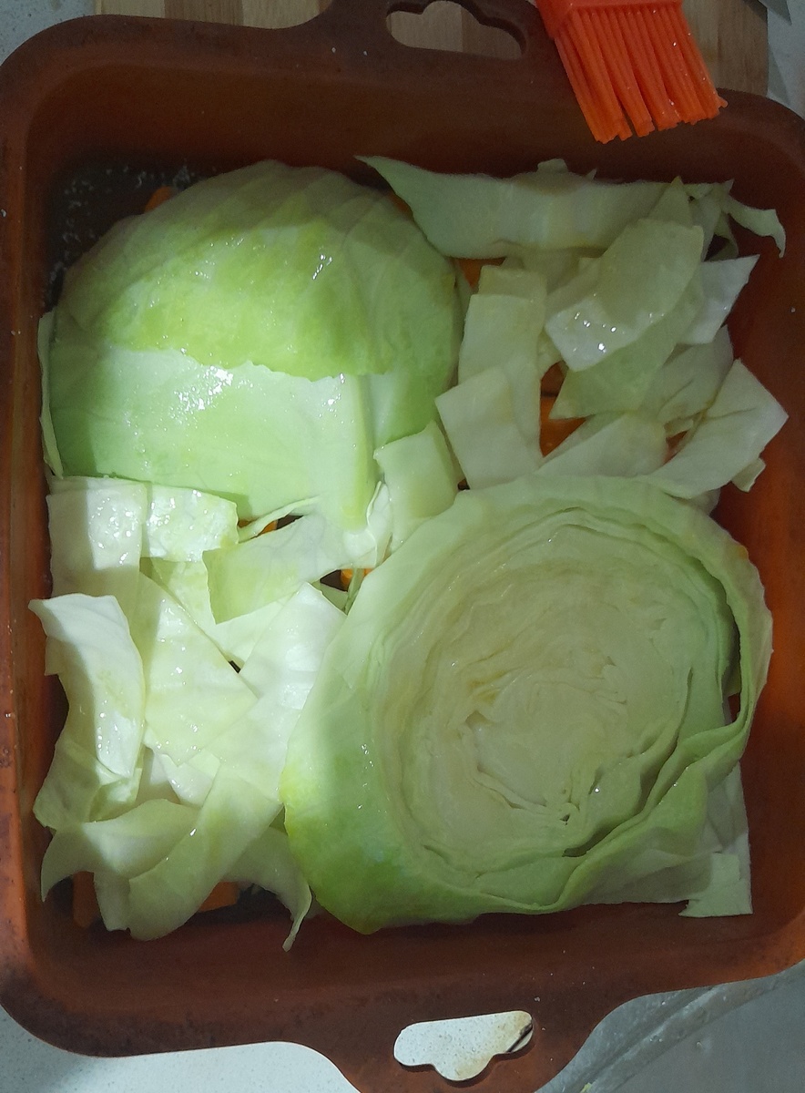 Два стейками и капустная "мелочь"