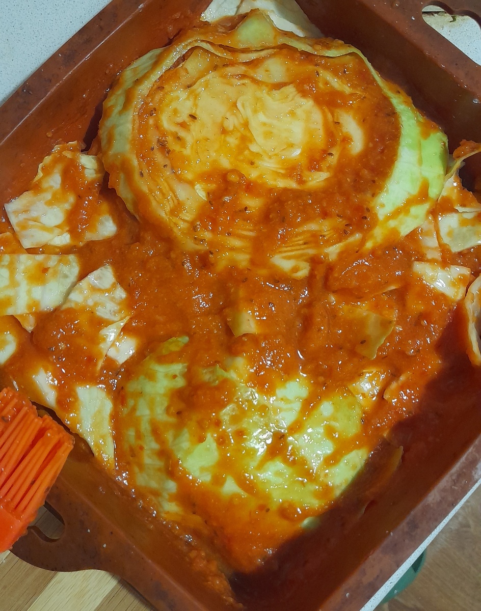 Распределила соус