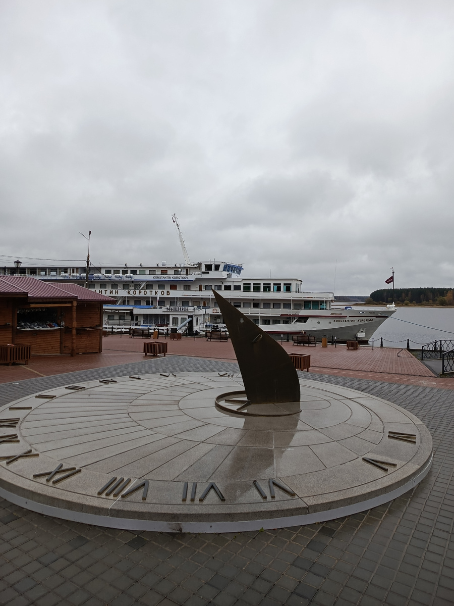 Солнечные часы в виде мыши