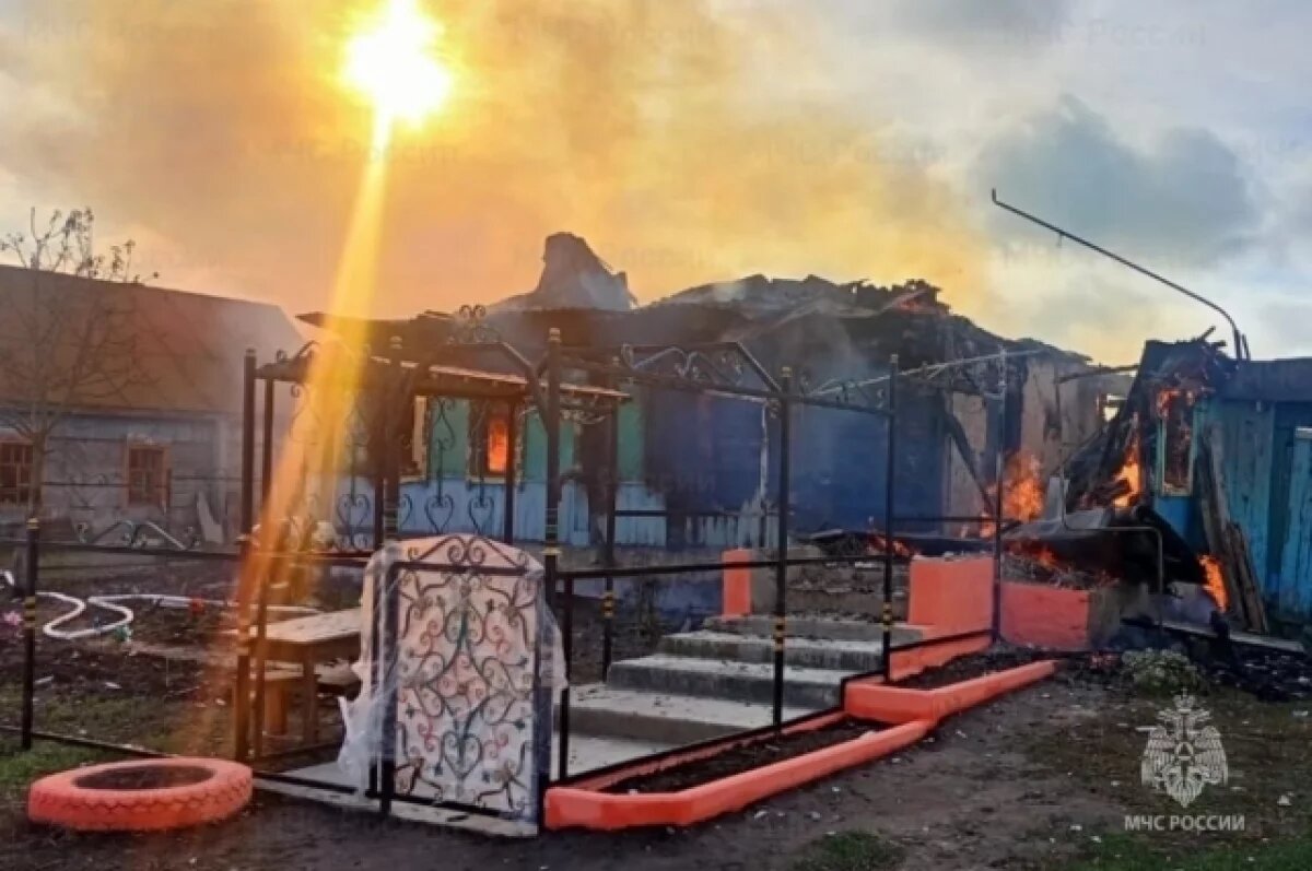    Утром 31 октября в брянском селе Радогощь загорелся жилой дом