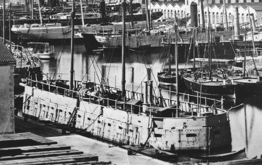 "Лавэ" плавучая батарея. фото из открытых источников.