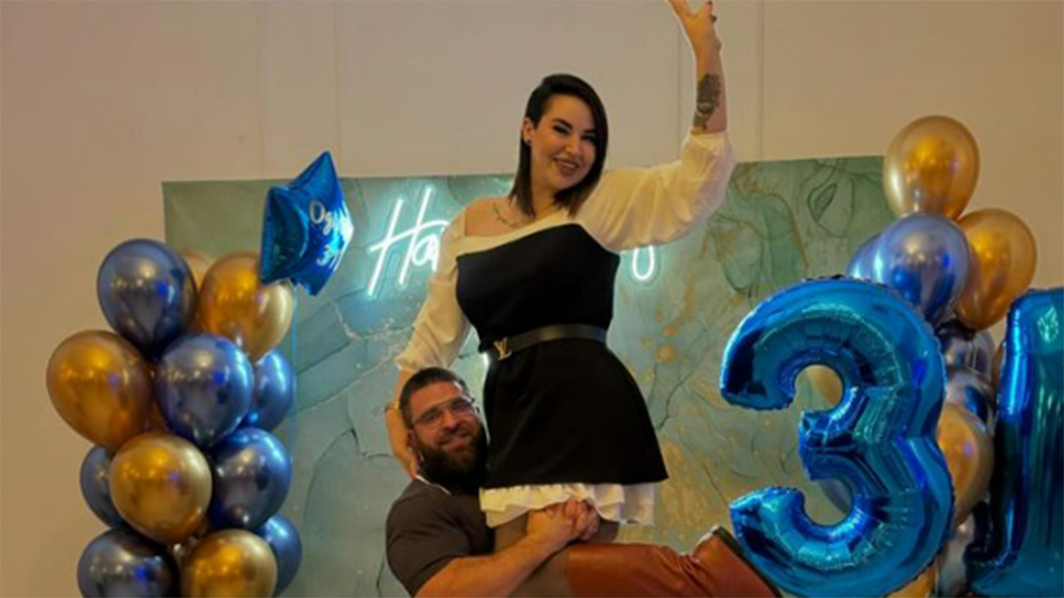 Саша Черно с поклонником. Фото: соцсети Саши Черно