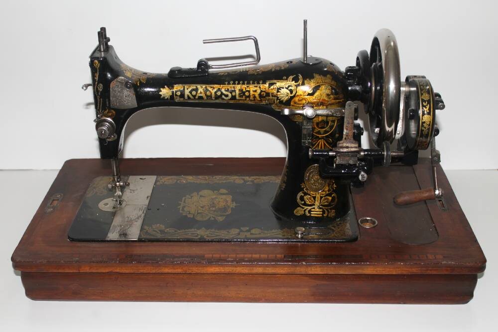 Швейная машина «KАYSER». Из фондов ФГБУК «Музей-заповедник Ю.А. Гагарина».